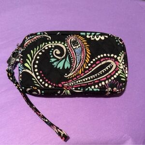 Vera Bradley Tech Wristlet in Kiev Paisley. EUC